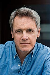How tall is Mark Moses?